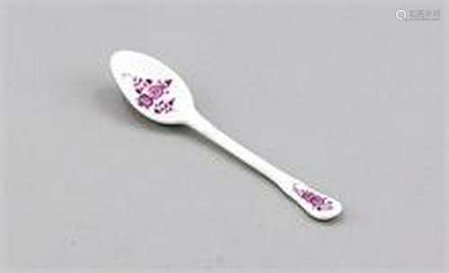 Spoon, prob. Meissen, 18th century, painted with Indian