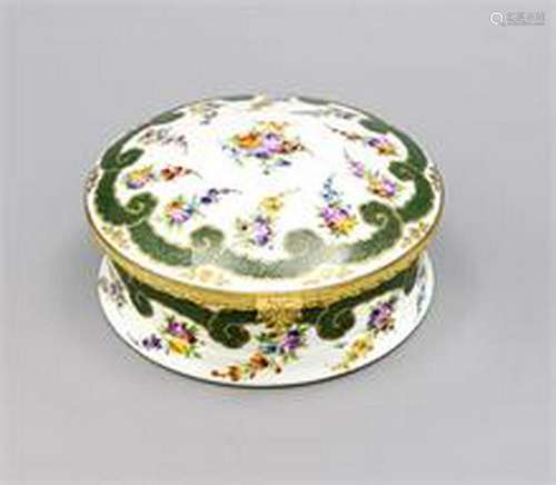 Lidded box, Le Gallee Paris, 19th c., round shape with