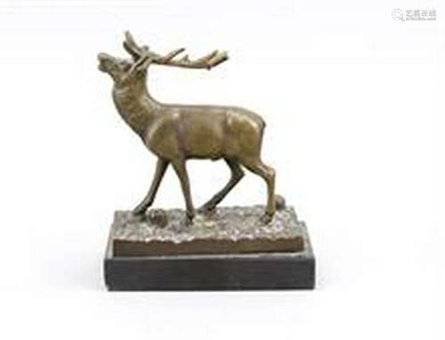 Sculptor around 1900, roaring stag, patinated bronze on