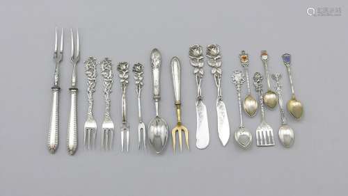 Compilation of 16 pieces cutlery, mainly German, 20th