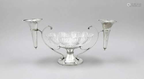 Table decoration, England, 20th century, plated, oval