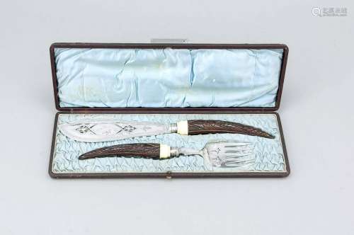Two pieces fish serving cutlery, England, 20th century,
