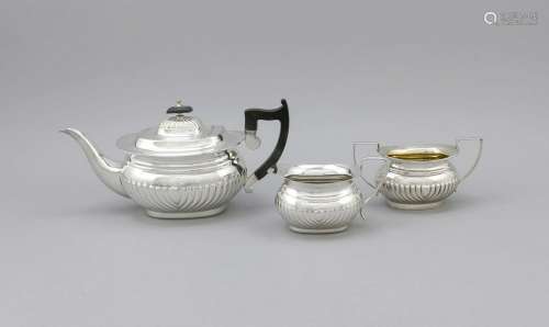 Three-piece tea set, England, 20th cent., plated, oval