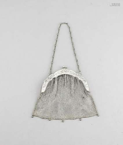 Small bag, German, 20th cent., silver 800/000, handle