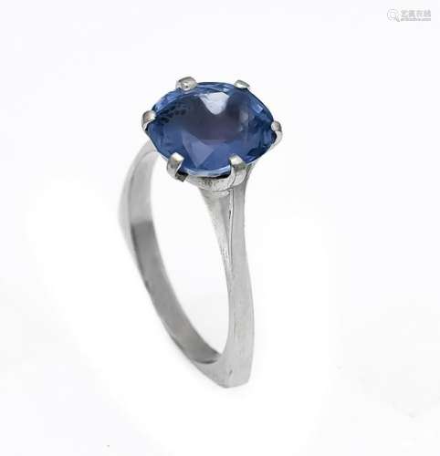 Sapphire ring WG 585/000 with an oval fac. Sapphire