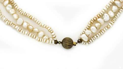 Freshwater pearl necklace with ball clasp GG 585/000