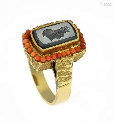 Onyx coral ring GG 585/000 with a rectangular fac. Onyx