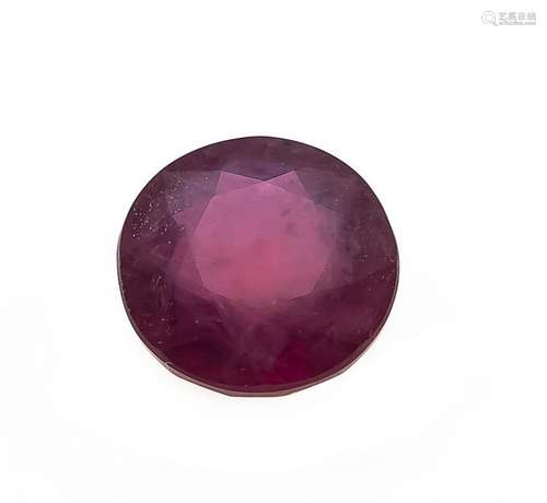 Ruby 8,75 ct, oval fac., Dimensions 12,14 x 11,87 x