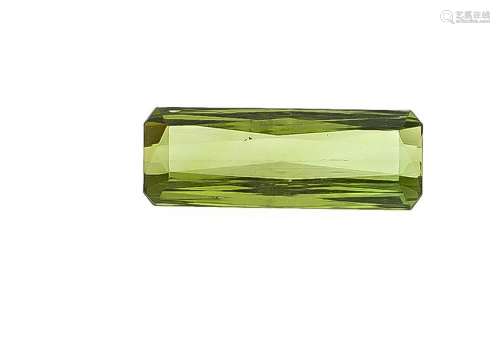 Tourmaline 2.62 ct, scissors cut, yellowish dark green,