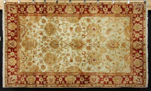 Fine Indo-Sultanabad Carpet