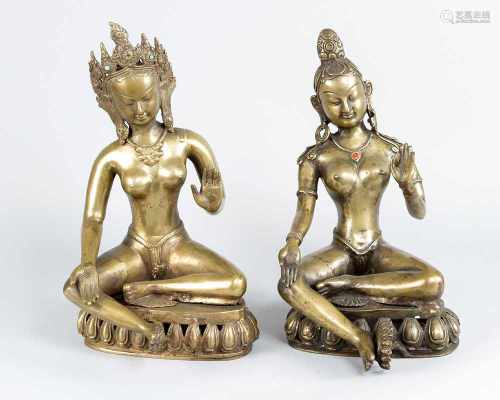 Two Asian Bronze statues30/40cmThis is a timed auction on our German portal lot-tissimo.com.View
