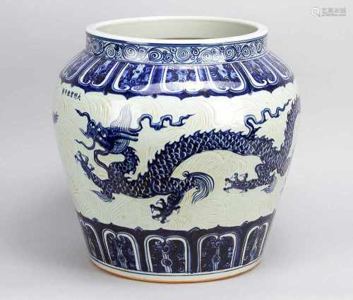 Chinese Porcelain Pot, Qing Dynasty40 cmThis is a timed auction on our German portal lot-tissimo.