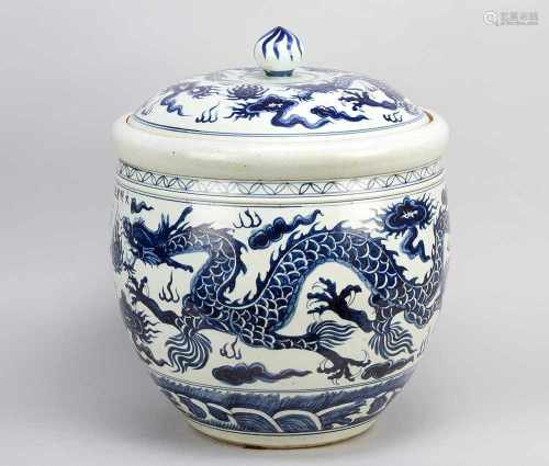Large Chinese Porcelain pot with lid, painted, Qing Dynasty40cmThis is a timed auction on our German