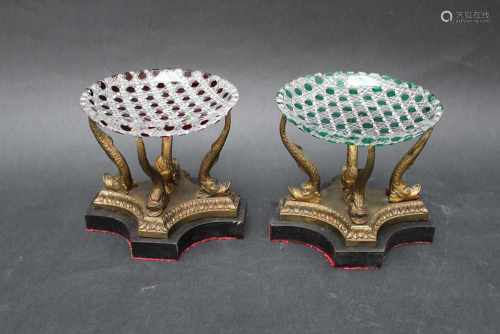 Pair of Bronze centrepieces with sliced glass dishes, 19.century15cmThis is a timed auction on our