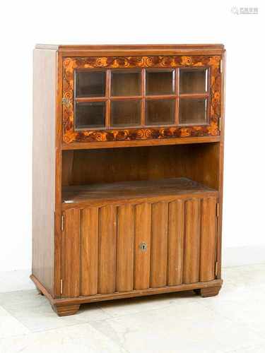 chest art deco,wood,glass, 3 doors, around 1915120x60cmThis is a timed auction on our German