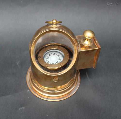 Marine compass, bronze,20.century17cmThis is a timed auction on our German portal lot-tissimo.com.