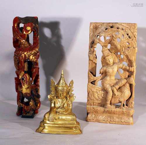 Lot of 3 Asian objectsThis is a timed auction on our German portal lot-tissimo.com.View catalogue on