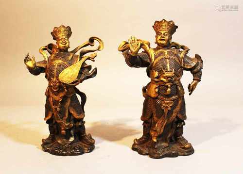 Two chinese Guards,Bronze cast partly gilded,Qing Dynasty22cmThis is a timed auction on our German