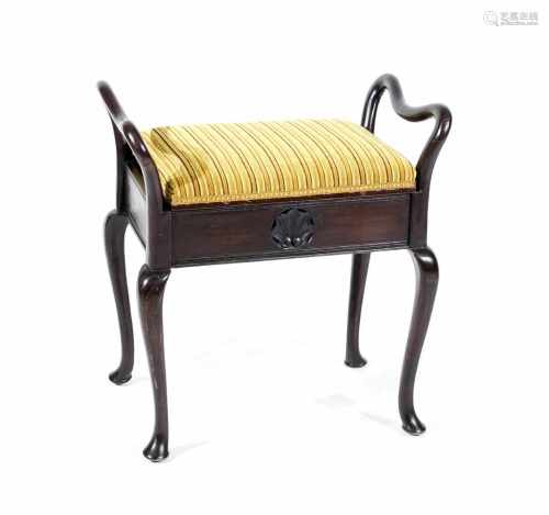 Klavierhocker mit klappbarer Sitzfläche, Chippendalestil um 1900, Mahagoni massiv, 61 x 61x 40 cm