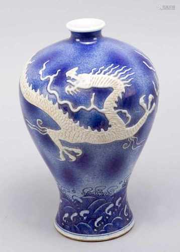 Chinese Meiping Vase with dragon ,painted,Qing Dynasty30cmThis is a timed auction on our German