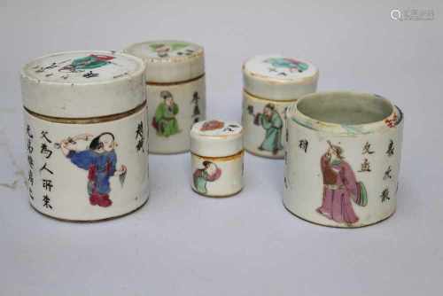 5 Chinese small pots partly with lid painted,18.centuryThis is a timed auction on our German