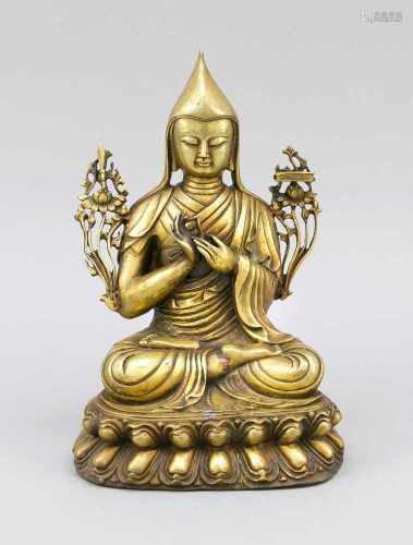 Tsongkhapa, Sinotibetisch, 20. Jh., Bronze vergoldet. Im Padmasana auf doppeltemLotosthron