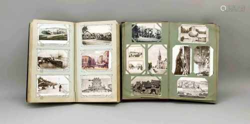2 Alben Ansichtskarten, 1. V. 20. Jh., Groß-Britannien, insgesamt 708 Karten, je 38 x 21 x6 cm