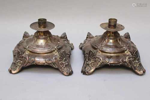 Two silver lamp bases, 19.century15x15cmThis is a timed auction on our German portal lot-tissimo.