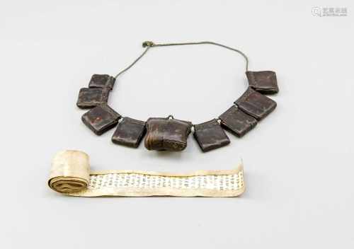 Äthiopische Amulett-Kette mit neun einzelnen Amuletten an einem Strang, 19. Jh. (?),vernähte