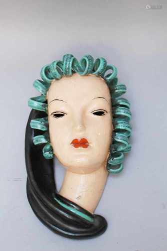 Goldscheider ceramic mask, painted,around 191520cmThis is a timed auction on our German portal lot-