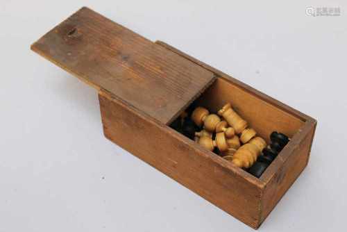 chess figures in original wooden box, turned shape, around 1900This is a timed auction on our German