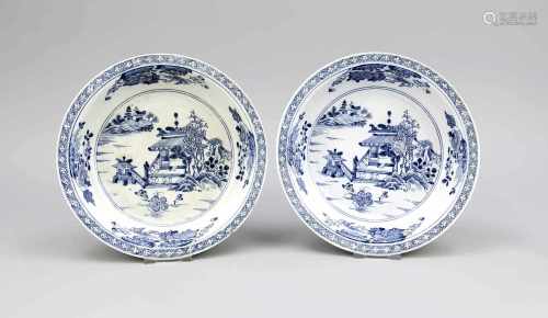Zwei Schalen/tiefe Teller, China, Anfang 20. Jh., gedruckter Dekor in Kobalt-Blau, imSpiegel mit
