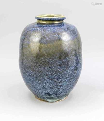 Große Steinzeug-Vase mit Flambé-Glasur, China, wohl 19. Jh. Flacher Stand. Bauchiger,leicht