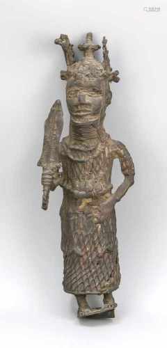 Metall-Statuette, wohl Westafrika, 19. Jh., zur Darstellung ist wohl eine Frau gekommen:Langes