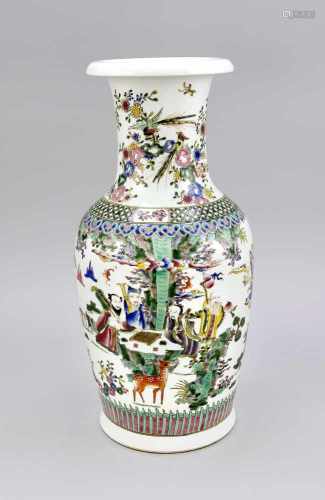 Famille-Rose-Vase, China, Ende 20. Jh. Balusterform mit ausgestelltem Lippenrand.Umlaufender Dekor