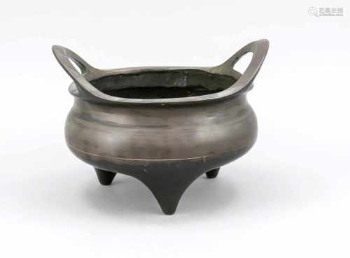 Großer Weihrauchbrenner/Koro, China, wohl 19. Jh., Bronze mit dunkler Patina. Runde,bauchige Form