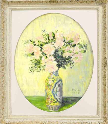 Hedwig von Laurens (1872-?), Blumenstrauß in chinesischer famille rosé Vase, Öl aufKarton, oval,