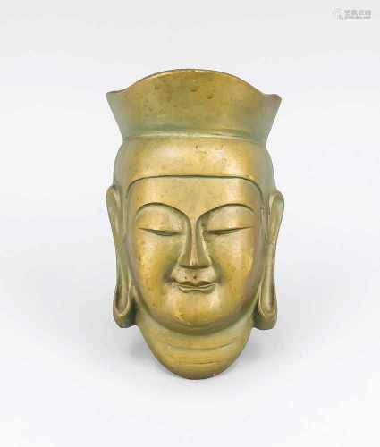 Buddha-Maske, China, 20. Jh., Eisenguss bronziert. Auf der Rückseite eine mitgegosseneMarke, 24 x 14