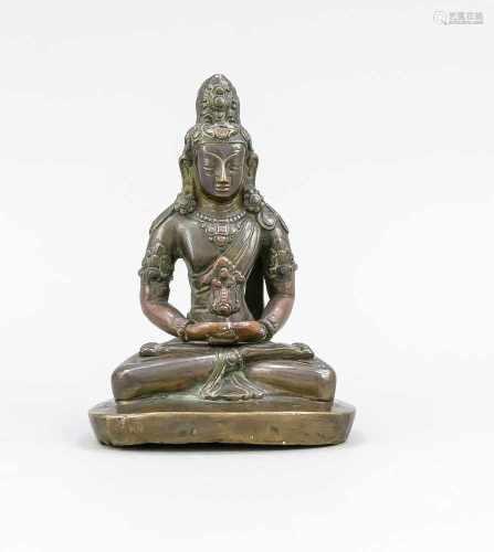 Tara, Sino-Tibetisch, 19./20. Jh., Bronze. Im Padmasana auf flachem, schlichten Sockel,die Hände