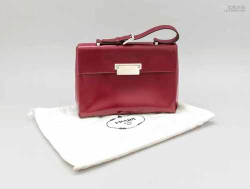 Prada Damenhandtasche, Italien, 20. Jh. Bordeaux-rotes Kalbsleder. Schlaufen-Trage mitStahl-