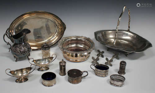 A pair of George V silver oval two-handled salts, each on an oval foot, Birmingham 1921, height 6cm,