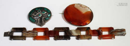 A vari-coloured agate bar link bracelet on a snap clasp, length 18cm, an oval agate brooch and a