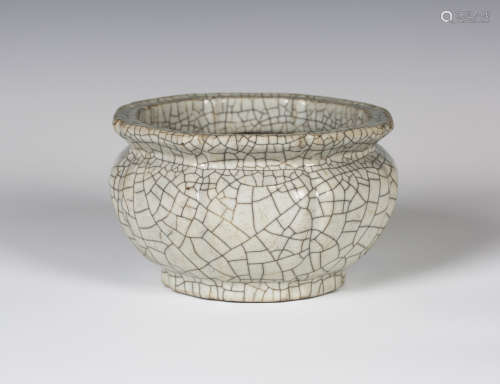 A Chinese Guan-type grey crackle glazed bowl, mark of Daoguang but probably earlier Qing dynasty, of