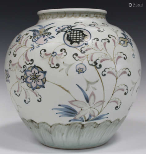 A Japanese porcelain vase by Taskashi Takatame, second quarter of the 20th century, the globular