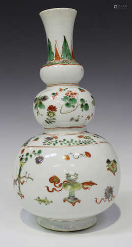 A Chinese famille verte enamelled porcelain double-gourd shaped vase, Kangxi period, the upper