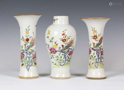 A Chinese famille rose export porcelain garniture of three vases, Qianlong period, comprising a pair