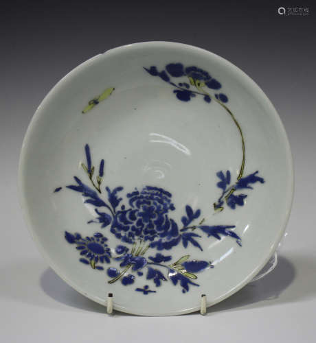 A Chinese export porcelain saucer dish, 18th century, the interior enamelled in predominantly blue