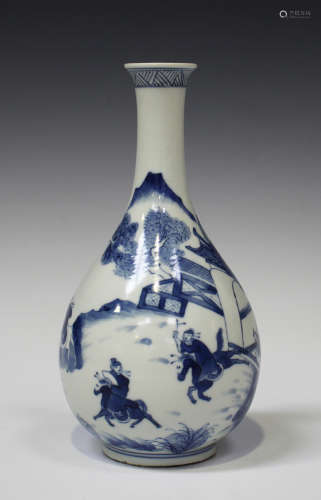 A Chinese blue and white porcelain bottle vase, Qing dynasty, the pear form body painted with