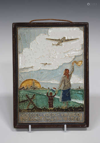 A Thooft & Labouchere Delft rectangular commemorative wall plaque, 1940s, decorated with a scene