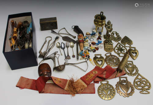 A mixed group of collectors' items, including two Indian brass figures, a small censer, a folding